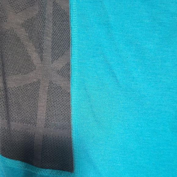 Under Armour heat gear top - Picture 4 of 5